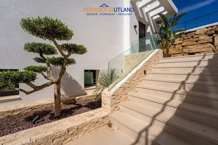 Image No.10-4 Bed Villa for sale
