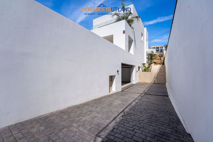 Image No.9-4 Bed Villa for sale