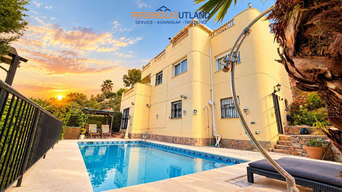 Image No.2-5 Bed Villa for sale