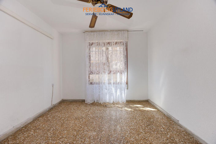 Image No.21-3 Bed Apartment for sale