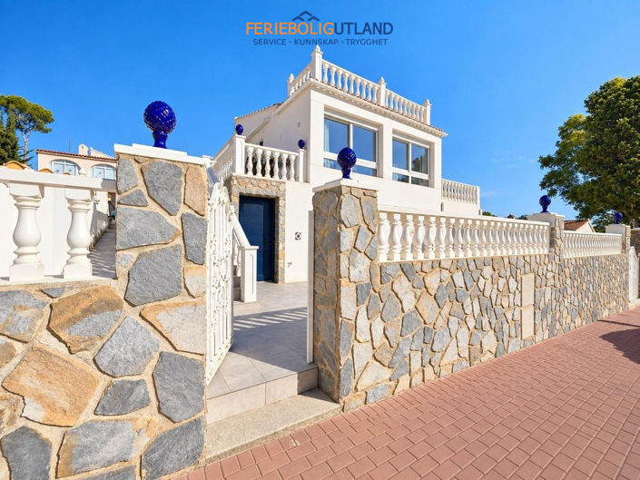 Image No.2-5 Bed Villa for sale