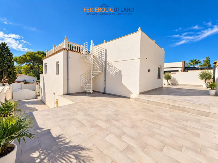 Image No.8-5 Bed Villa for sale