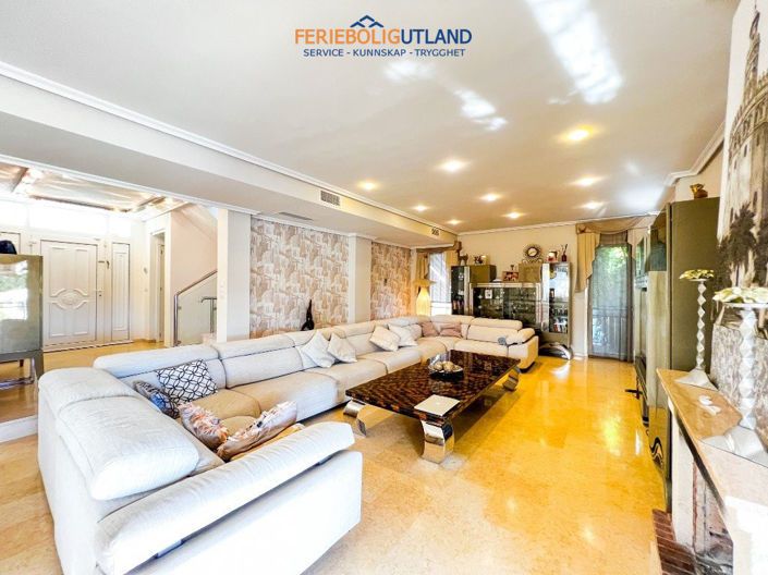Image No.2-5 Bed Villa for sale