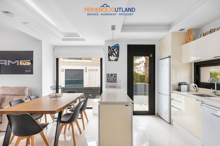 Image No.12-4 Bed Villa for sale