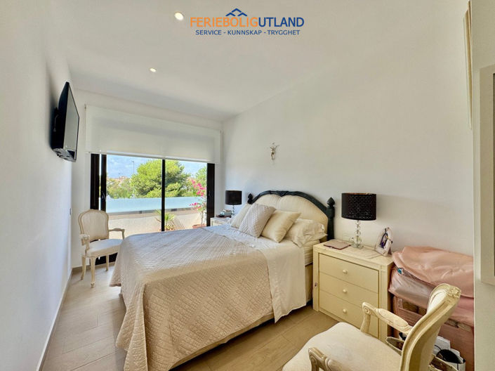 Image No.17-3 Bed Townhouse for sale