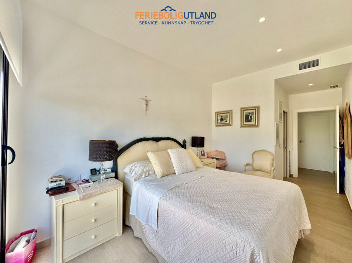 Image No.18-3 Bed Townhouse for sale