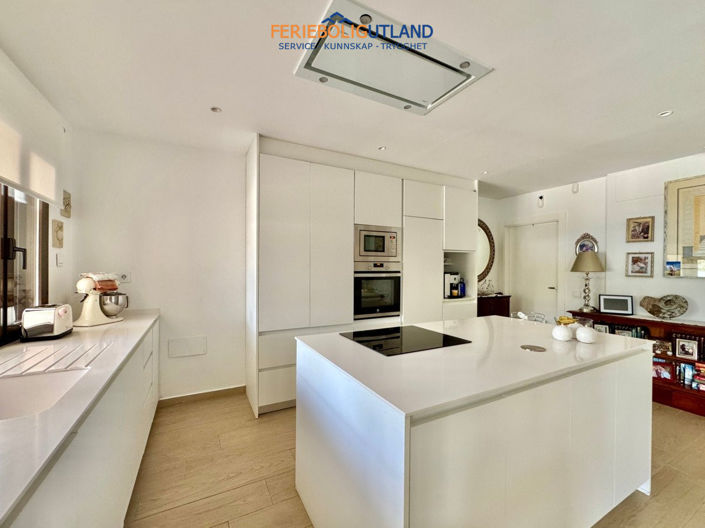 Image No.40-3 Bed Townhouse for sale