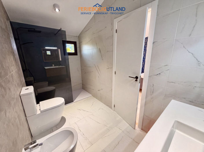 Image No.24-3 Bed Apartment for sale