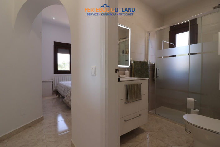 Image No.19-3 Bed Villa for sale