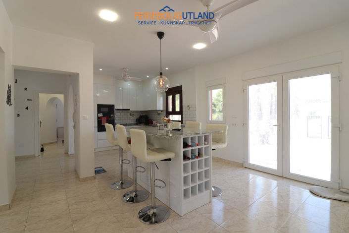 Image No.8-3 Bed Villa for sale