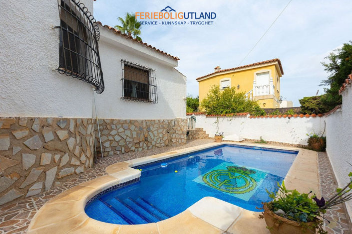 Image No.2-5 Bed Villa for sale