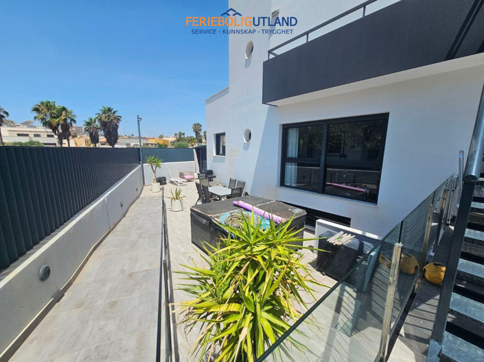 Image No.4-4 Bed Villa for sale