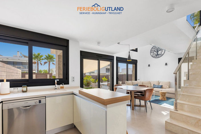 Image No.19-3 Bed Villa for sale