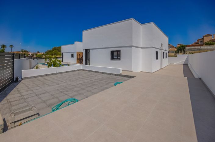 Image No.28-3 Bed Villa for sale