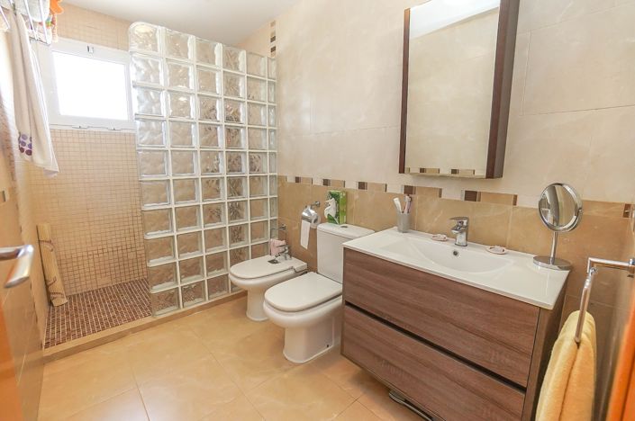 Image No.5-4 Bed Villa for sale