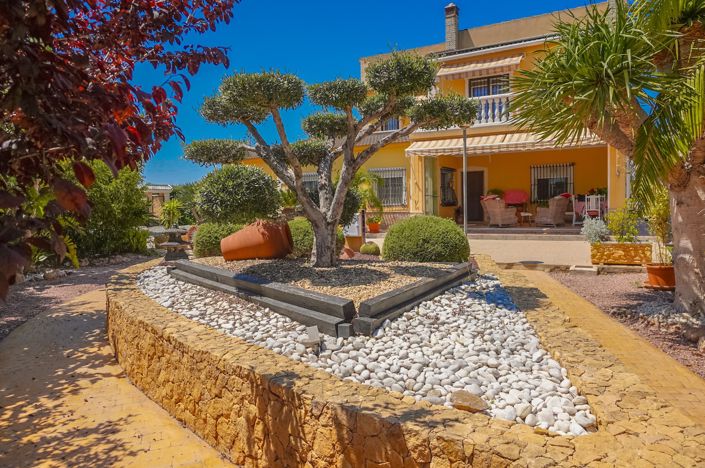 Image No.15-5 Bed Property for sale