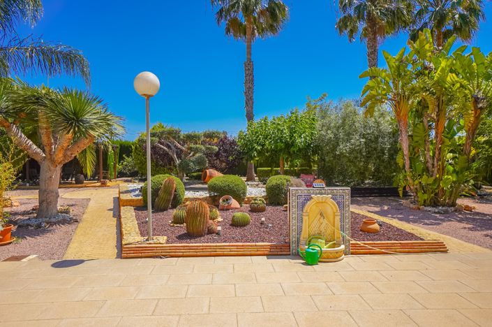 Image No.29-5 Bed Property for sale