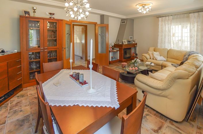 Image No.30-5 Bed Property for sale