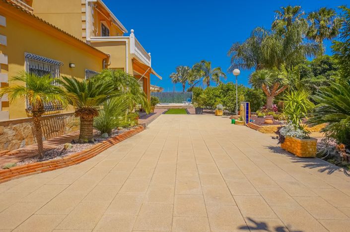 Image No.31-5 Bed Property for sale