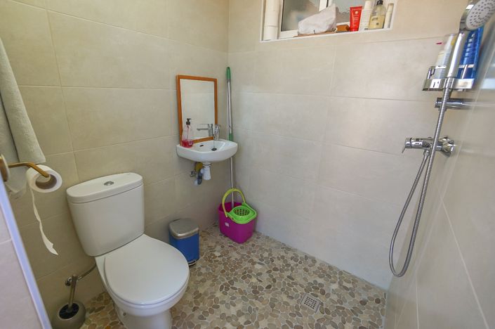 Image No.51-5 Bed Property for sale