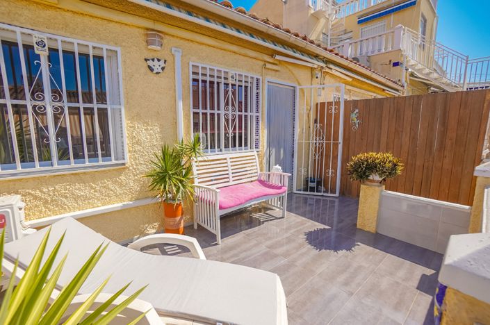 Image No.1-1 Bed Townhouse for sale