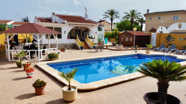 Image No.13-3 Bed Villa / Detached for sale