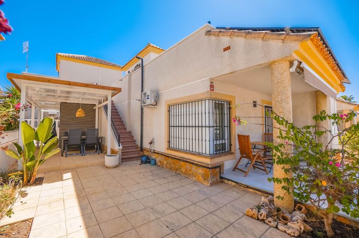 Image No.1-Villa / Détaché de 3 chambres à vendre à La Marina