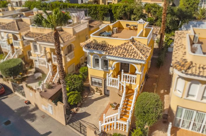 Image No.32-2 Bed Villa / Detached for sale