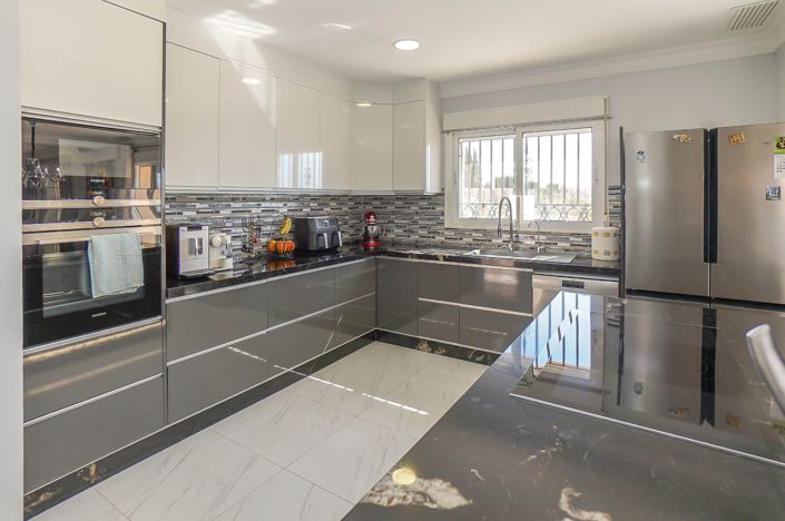 Image No.24-8 Bed Villa / Detached for sale