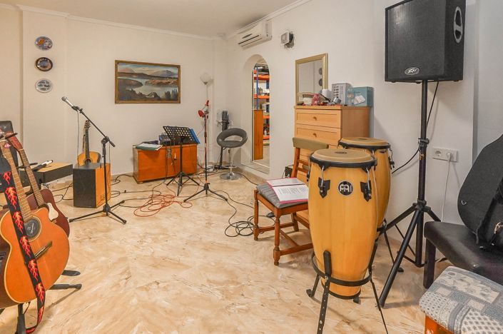 Image No.42-8 Bed Villa / Detached for sale