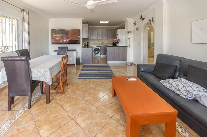 Image No.57-8 Bed Villa / Detached for sale