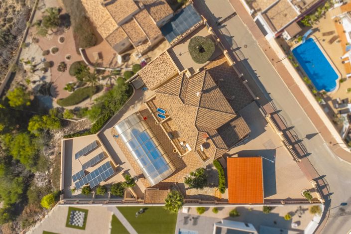 Image No.63-8 Bed Villa / Detached for sale