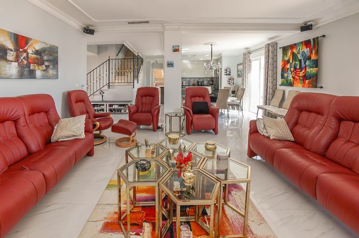 Image No.9-8 Bed Villa / Detached for sale