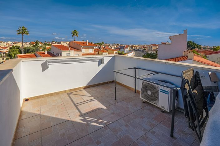 Image No.23-4 Bed Townhouse for sale