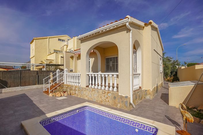Image No.1-2 Bed Villa / Detached for sale