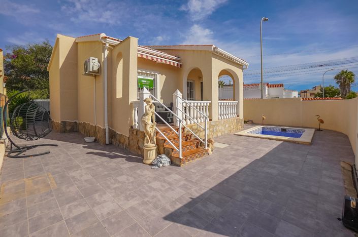 Image No.12-2 Bed Villa / Detached for sale