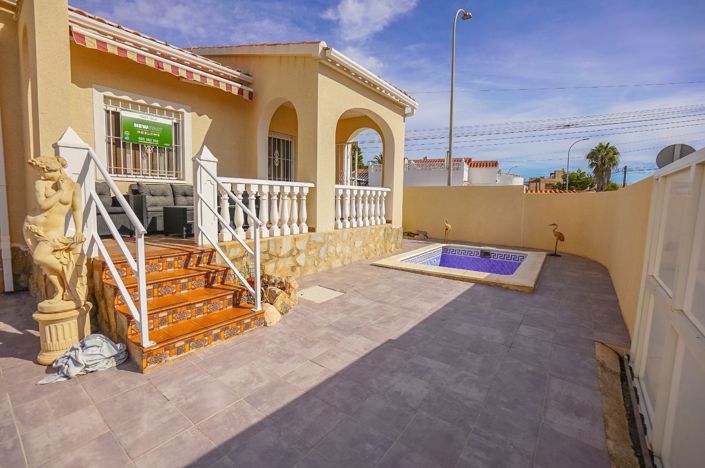 Image No.17-2 Bed Villa / Detached for sale
