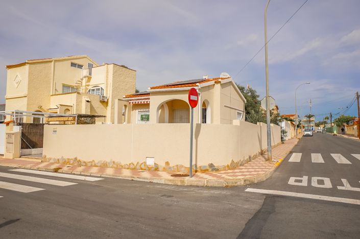 Image No.24-2 Bed Villa / Detached for sale