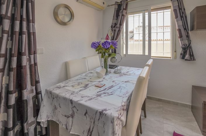 Image No.9-2 Bed Villa / Detached for sale