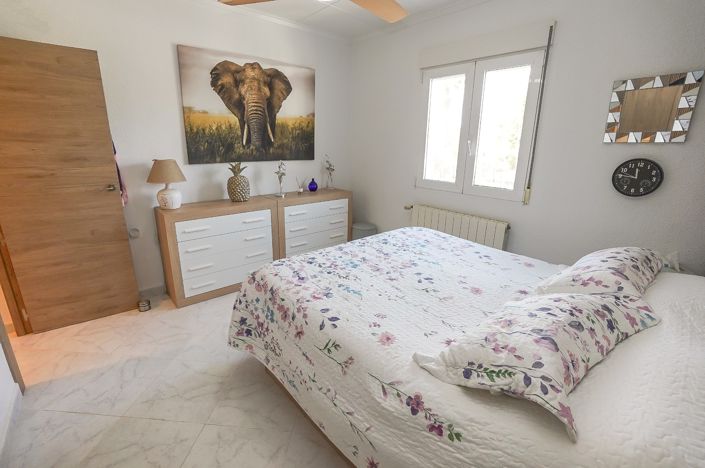 Image No.13-3 Bed Villa / Detached for sale