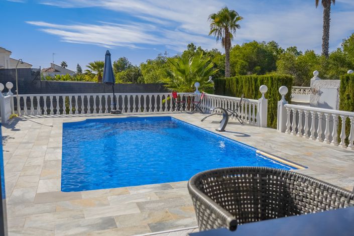 Image No.38-3 Bed Villa / Detached for sale