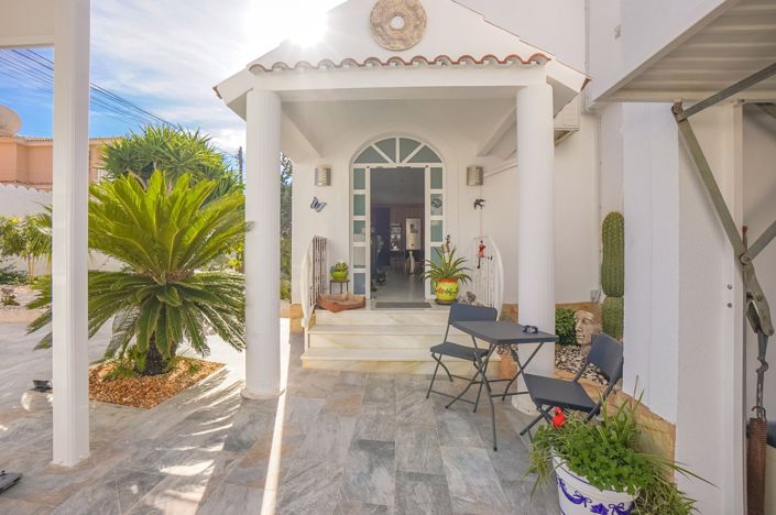 Image No.47-3 Bed Villa / Detached for sale