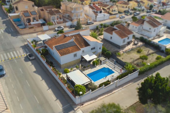 Image No.50-3 Bed Villa / Detached for sale