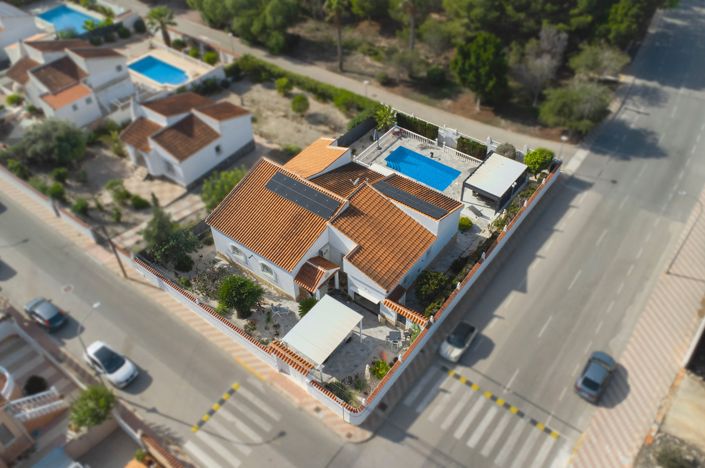 Image No.53-3 Bed Villa / Detached for sale