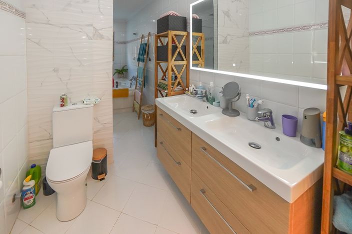 Image No.9-3 Bed Villa / Detached for sale