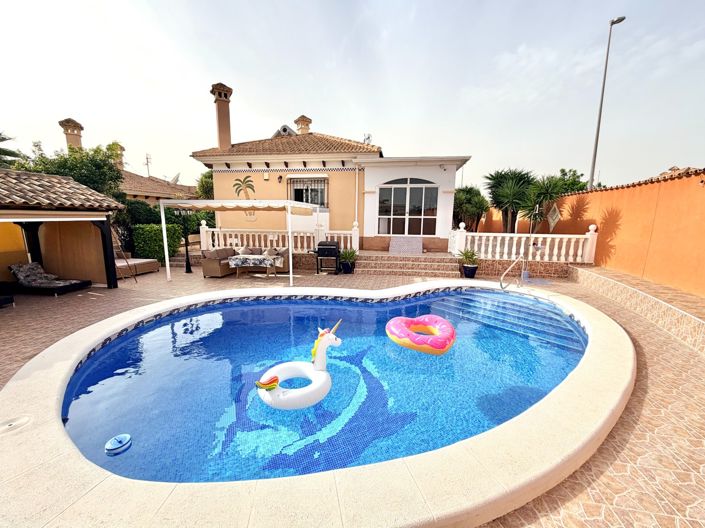 Image No.1-3 Bed Villa / Detached for sale