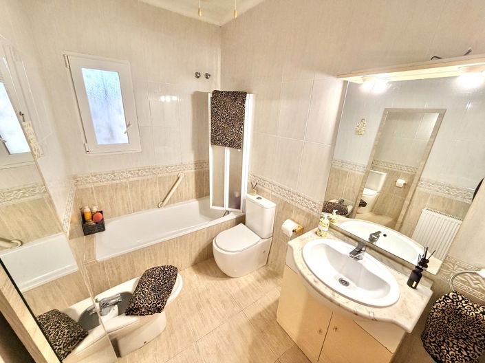 Image No.7-3 Bed Villa / Detached for sale