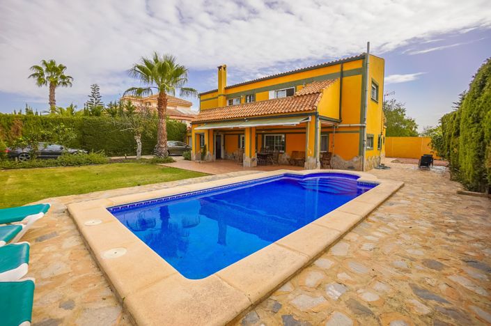 Image No.1-6 Bed Villa / Detached for sale