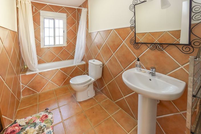 Image No.10-6 Bed Villa / Detached for sale