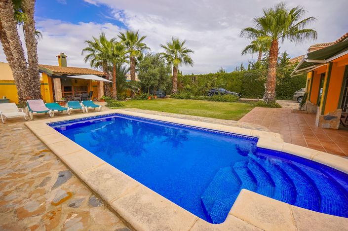 Image No.33-6 Bed Villa / Detached for sale